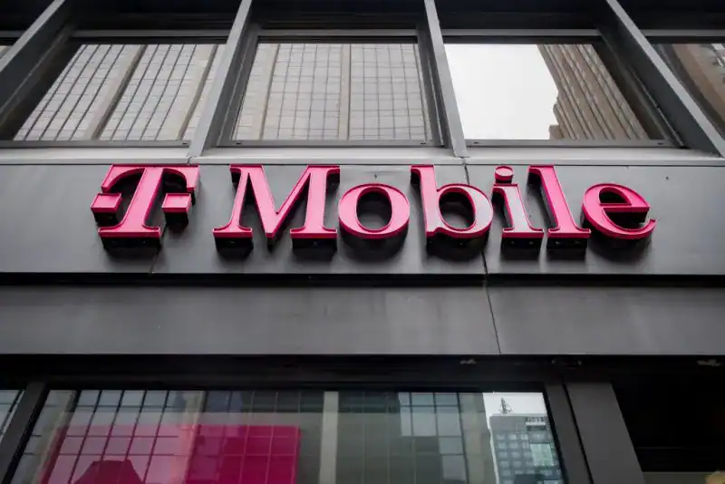 T Mobile storefront with prominent pink logo, related to legal issues and consumer rights in the 2025 lawsuit.